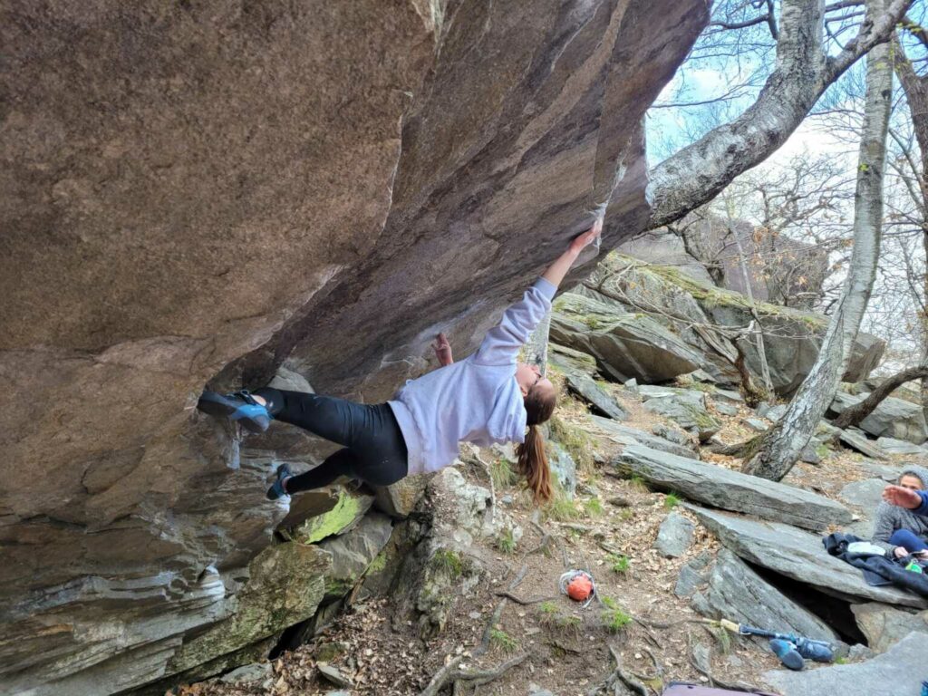 Bouldern in Chironico (BO/B-C/3a – 7a) Xavier Gaudet