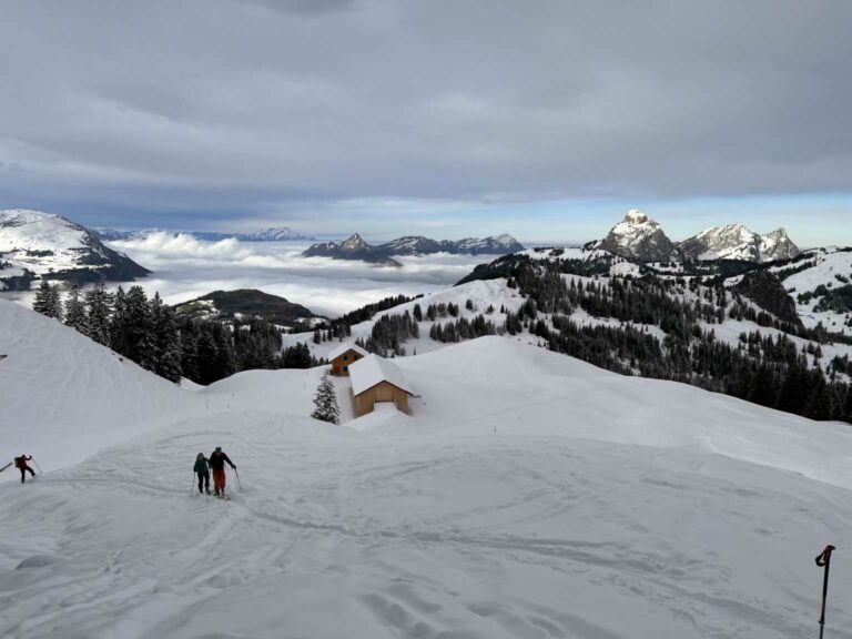 Aufstieg im oberen Teil mit Blick auf Mythen