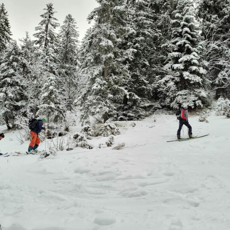 Aufstieg im unteren Teil, es braucht noch Schnee