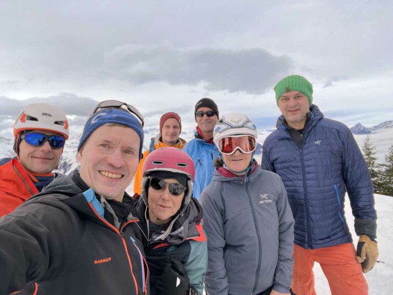 Das Team am Gipfel des Laucherenstöcklis