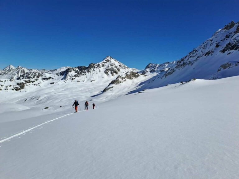 12_Grialetsch_230305_Zustieg F.Sarsura