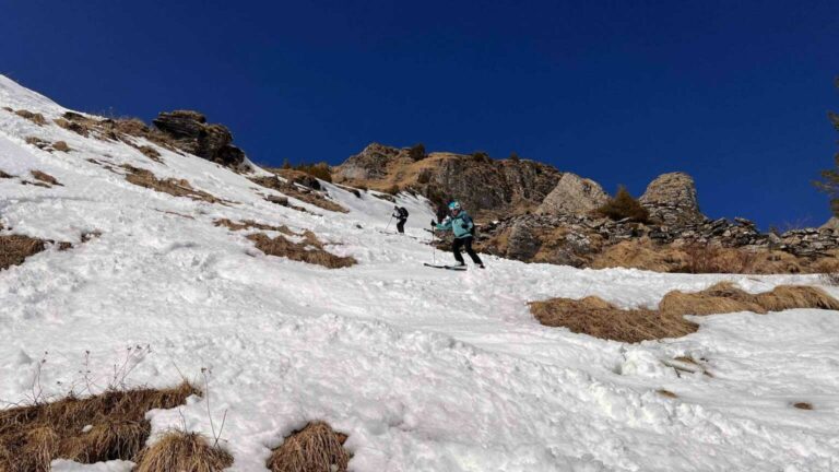6 Abfahrt im Steilstueck auf 1950m