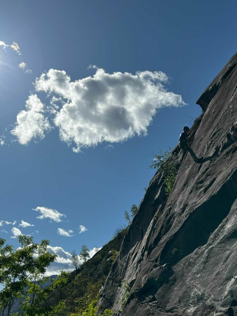 Frühlingsklettern im Süden (Tessin oder Wallis) TW (K/B/5b) Gunther Karpf