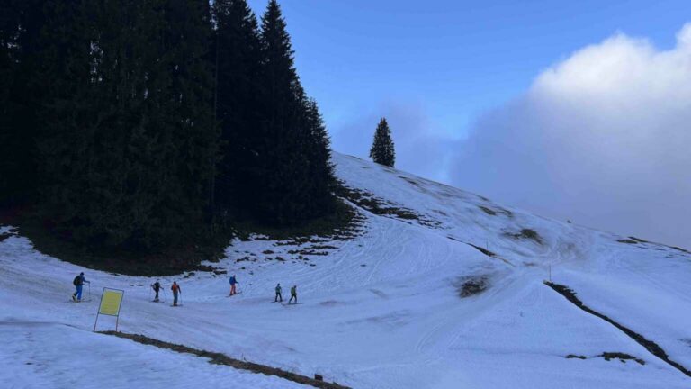 01 Auf 1250m wurde der Schnee noch nicht komplett weggeregnet