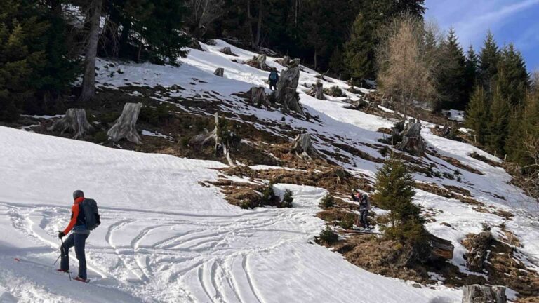 08 Im unteren Teil der Abfahrt bei wenig Schnee